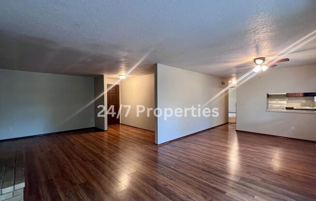 2 beds, 1 bath, $1,795, Unit 5273