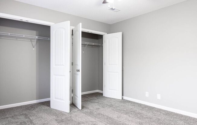 2 beds, 1 bath, 812 sqft, $905, Unit K-5
