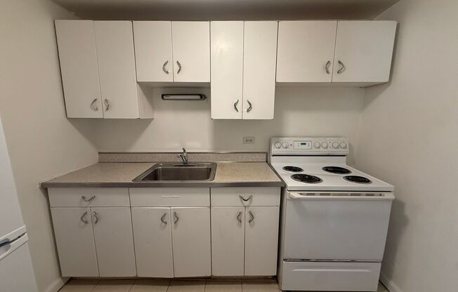 1 bed, 1 bath, 769 sqft, $1,475, Unit Old King Edward 44