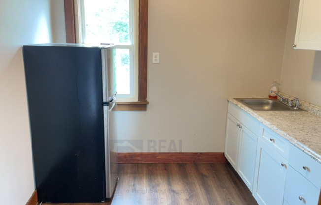 2 beds, 1 bath, $1,000