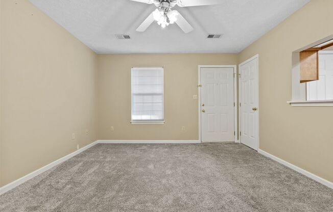 2 beds, 1 bath, 800 sqft, $810, Unit 125 Briarwood Drive #1