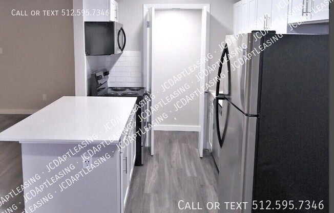 2121 Dickson Dr