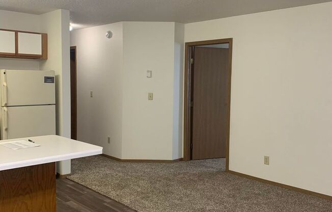 3 beds, 2 baths, 1,008 sqft, $1,250, Unit 1704-110