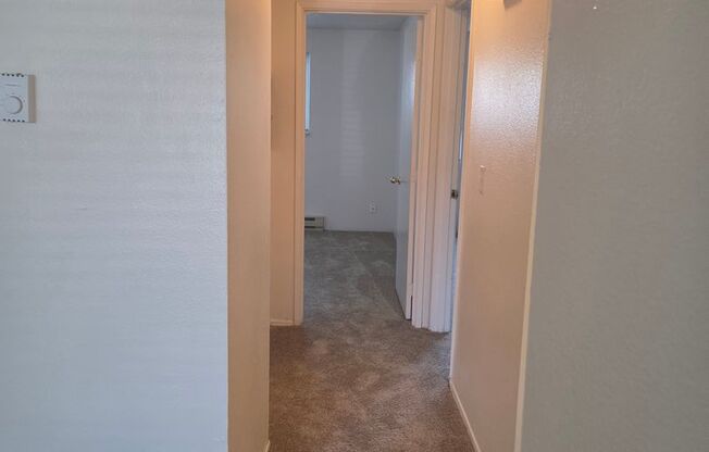 2 beds, 1 bath, 1,000 sqft, $1,400, Unit 37