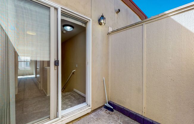 1 bed, 1.5 baths, $1,995, Unit #19