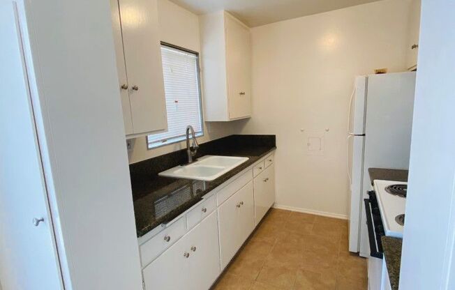 497 - 10851 MOORPARK ST