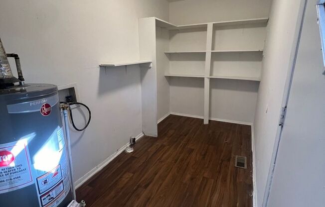 3 beds, 1 bath, $1,300