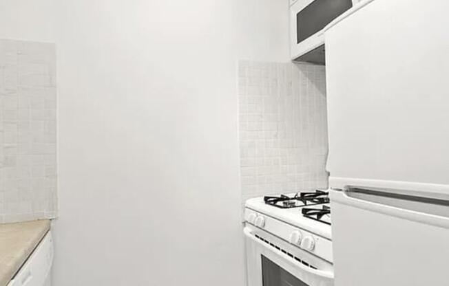 Studio, 1 bath, 400 sqft, $3,100, Unit 4M