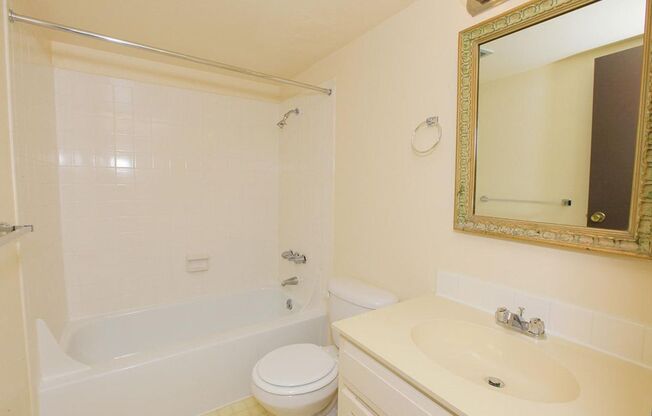 2 beds, 1 bath, 800 sqft, $1,150, Unit 2852 C
