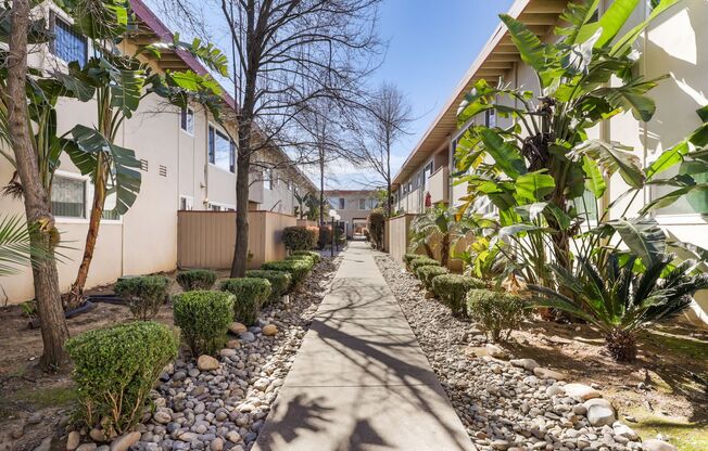 3 beds, 1 bath, 968 sqft, $1,825, Unit 56