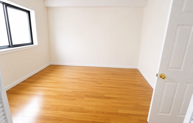 3 beds, 3.5 baths, 1,900 sqft, $4,800, Unit TH-3