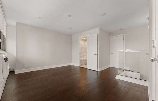 1 bed, 1.5 baths, 662 sqft, $2,495, Unit 14J