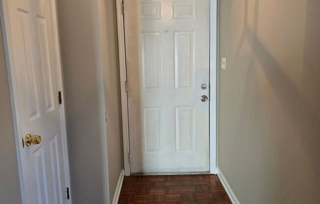 WOW!!! GORGEOUS DUPLEX / GREAT ROOMMATE FLOORPLAN / UPGRADES / GREAT LOCATION / PRIVATE YARD