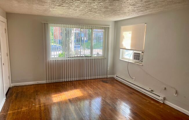 1 bed, 1 bath, 800 sqft, $850, Unit 4