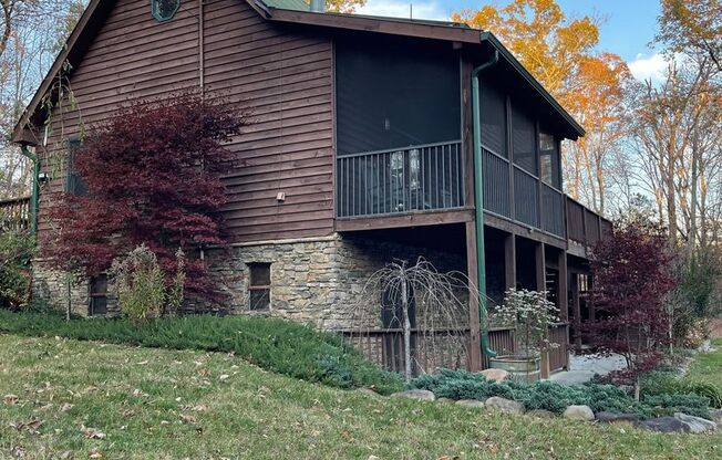 Move In Ready!! Has a POOL!!!