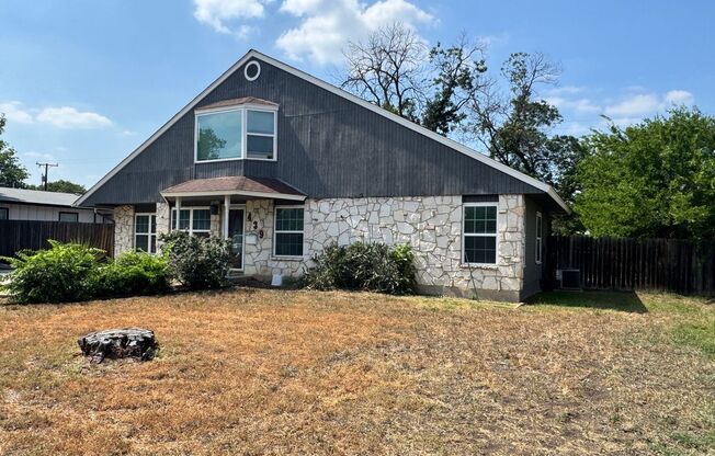 Ready For Move In - Nicely Renovated Large 5 bedroom 3 bath home in North Central SA - Near 281 & the Quarry