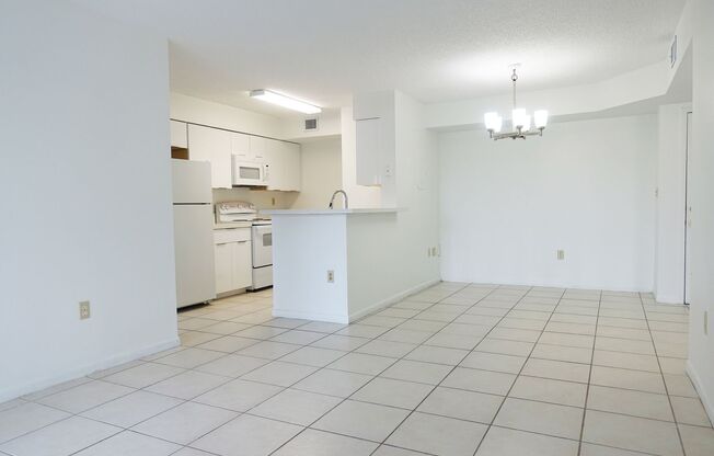 2 beds, 2 baths, $2,200, Unit Kendall Lake Towers