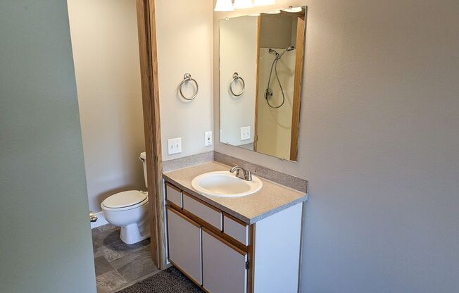 2 beds, 2 baths, 950 sqft, $1,350, Unit 34