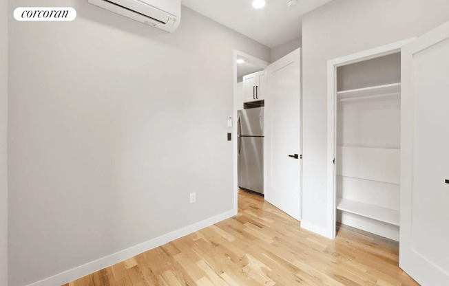 3 beds, 1 bath, $2,775, Unit PH2