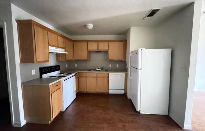 3 beds, 2 baths, 1,199 sqft, $925