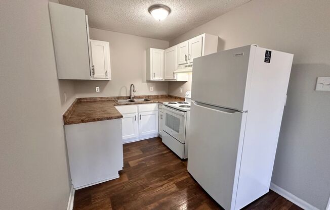 3 beds, 1 bath, 820 sqft, $1,395, Unit 1343w