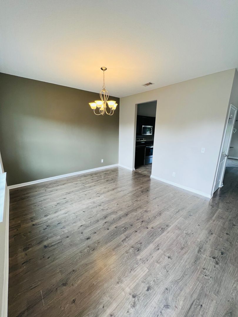 Pet Friendly 2 Story 4 bed 2 1/2 Bath home.