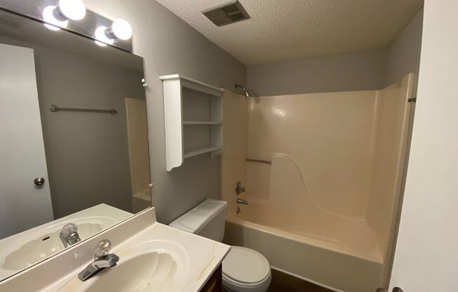 2 beds, 2 baths, $1,325, Unit Unit 132