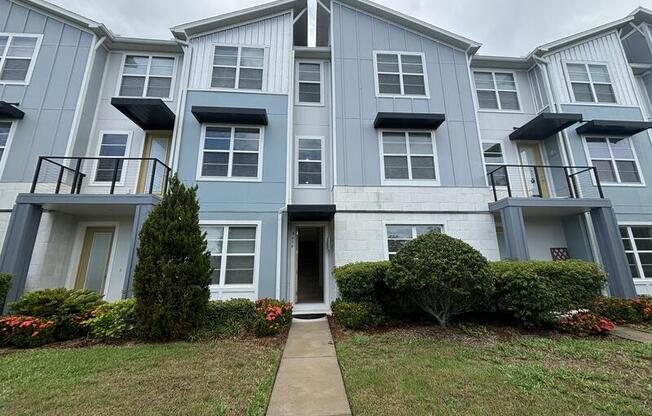 8656 WAKSMAN PL