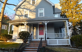 84 CRES AVE