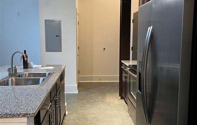 1 bed, 1 bath, 744 sqft, $1,300, Unit W156