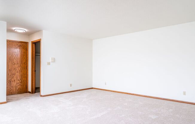2 beds, 1 bath, 1,000 sqft, $1,450, Unit 2210-105