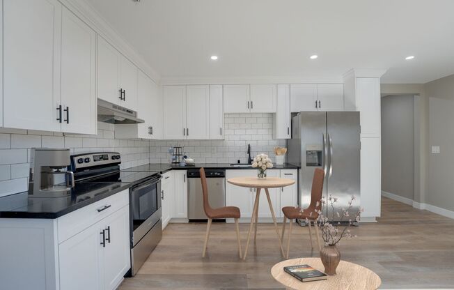 3 beds, 3 baths, 1,070 sqft, $4,095, Unit 101