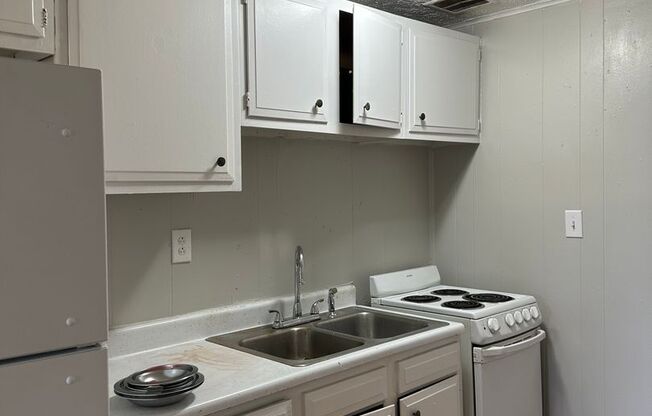 1 bed, 1 bath, 570 sqft, $700, Unit CS 76