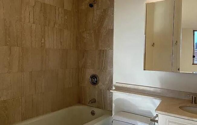 2 beds, 2 baths, 1,090 sqft, $7,000, Unit 9E