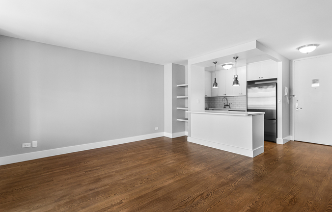 1 bed, 1 bath, $4,400, Unit 21J