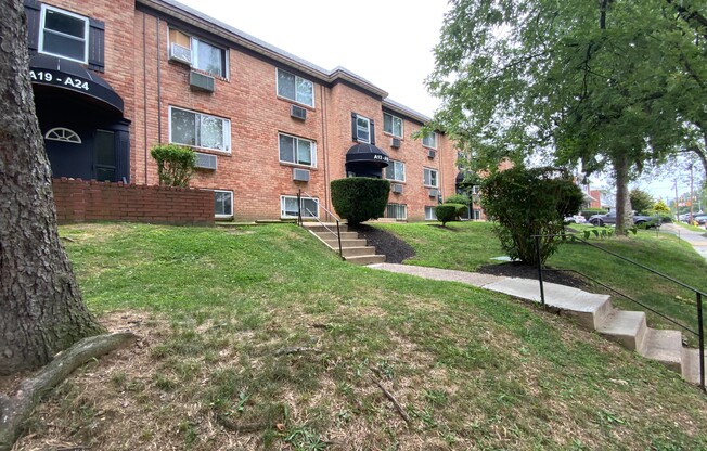 Renshaw Apartments offers a serene setting with beautifully landscaped grounds and well-maintained brick facades. Enjoy modern amenities and a welcoming community. Take the next step and explore available units today!