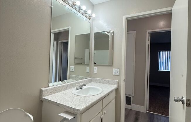 2 beds, 1 bath, 896 sqft, $2,050, Unit 108