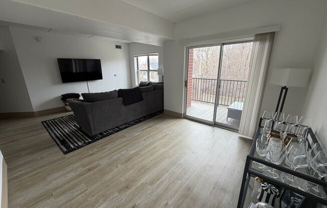 2 beds, 1 bath, 900 sqft, $1,700, Unit 304