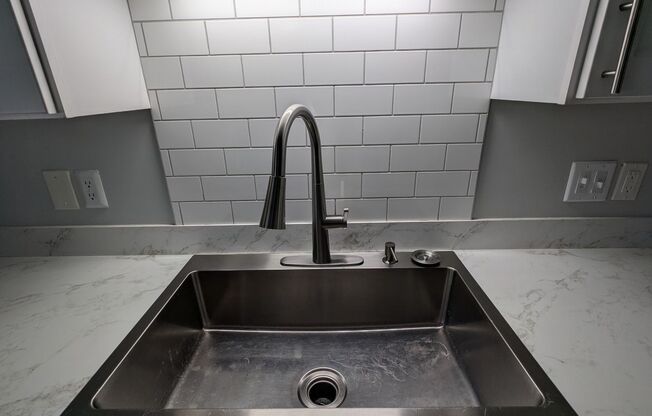 2 beds, 1 bath, 855 sqft, $1,049, Unit 3366-07