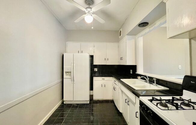 2 beds, 1 bath, $1,295, Unit 1