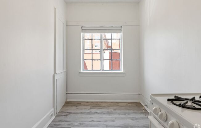 Studio, 1 bath, 475 sqft, $735, Unit Montclair 4