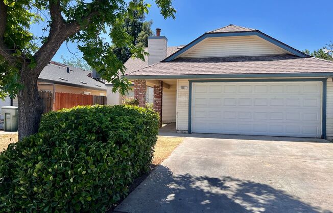 $1,950 Princeton & Brawley, 3 Bed - N Dewey Ave, Fresno