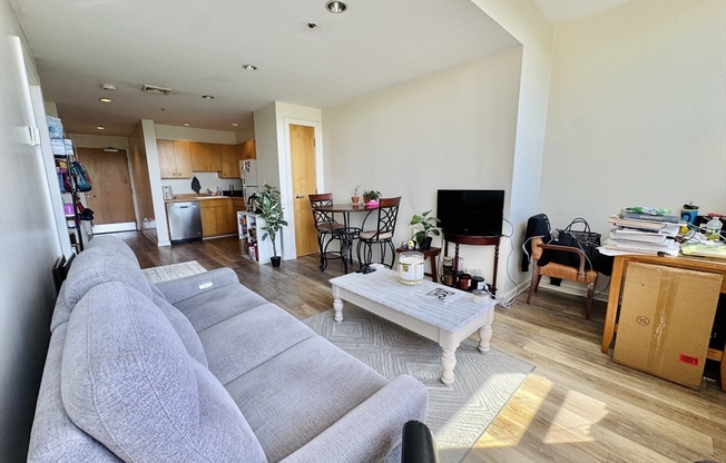 2 beds, 1 bath, 736 sqft, $3,700, Unit 6B