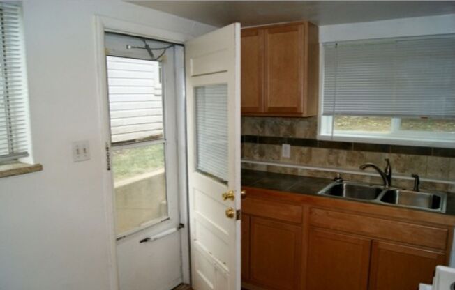 2 bed 1 bath Boulder duplex available for fall leasing.