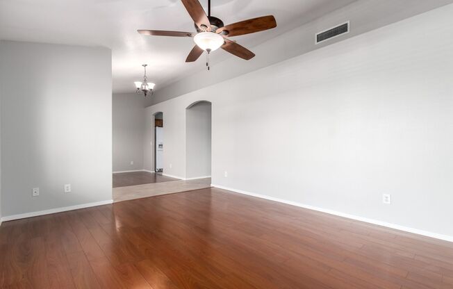 Gorgeous home in heart of Gilbert!