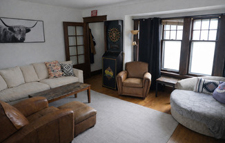 3284-86 N Oakland Ave