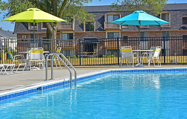 Outdoor Swimming Pool at Windsor Place, Davison, MI