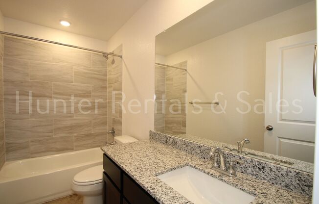 3 beds, 2 baths, $1,475, Unit Unit B