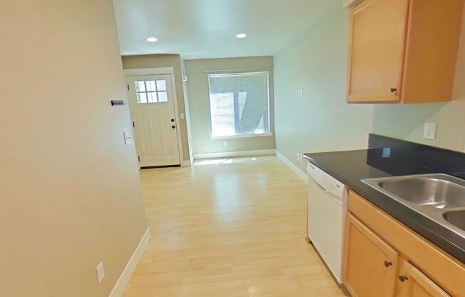 2 beds, 1.5 baths, $1,650, Unit 3