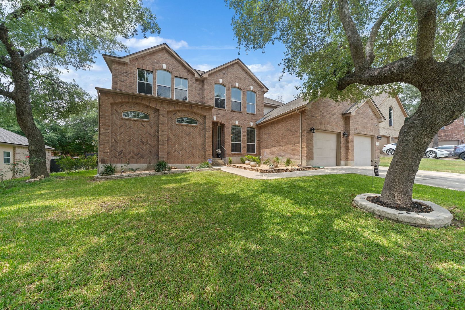 Stunning Home with Pool Now Available in the Coveted Hills of Sonoma Ranch Subdivision! - Realtor Commission: $1000 ($1500 if tenant moves in by July 1st, 2025)